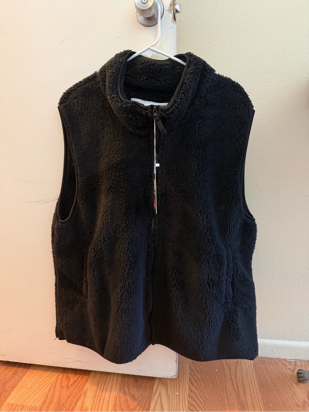 White Mark Black Plush Zip-Up Vest